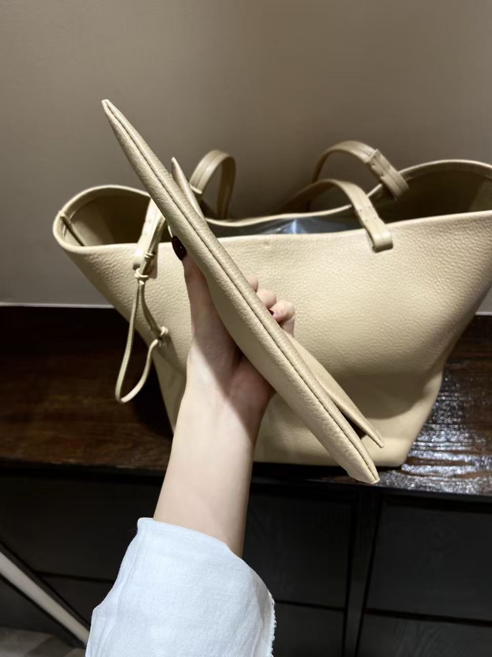 파크토드 Park Tote Medium 베이지 (미듐) 奶茶色