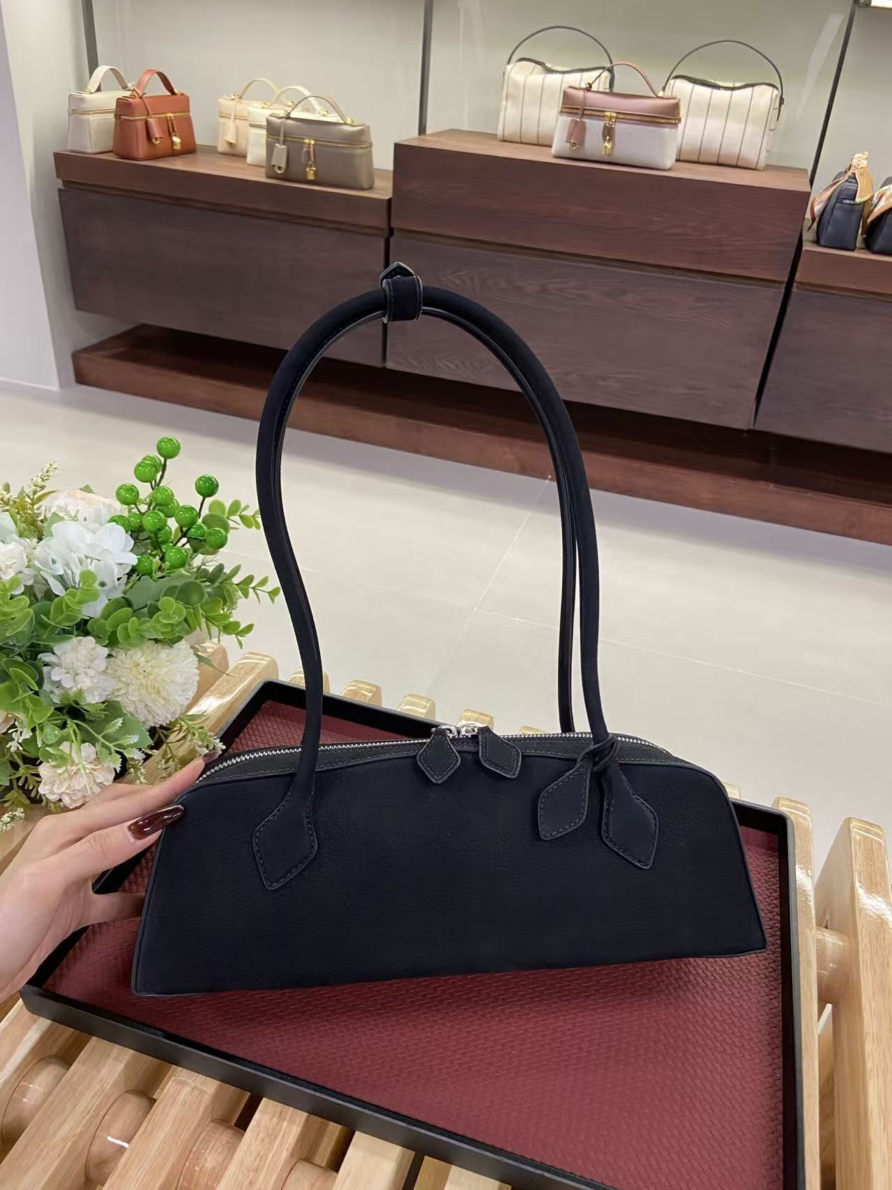 알라이아 AL TECKEL 라지 (누벅) 丝绒荔枝黑色