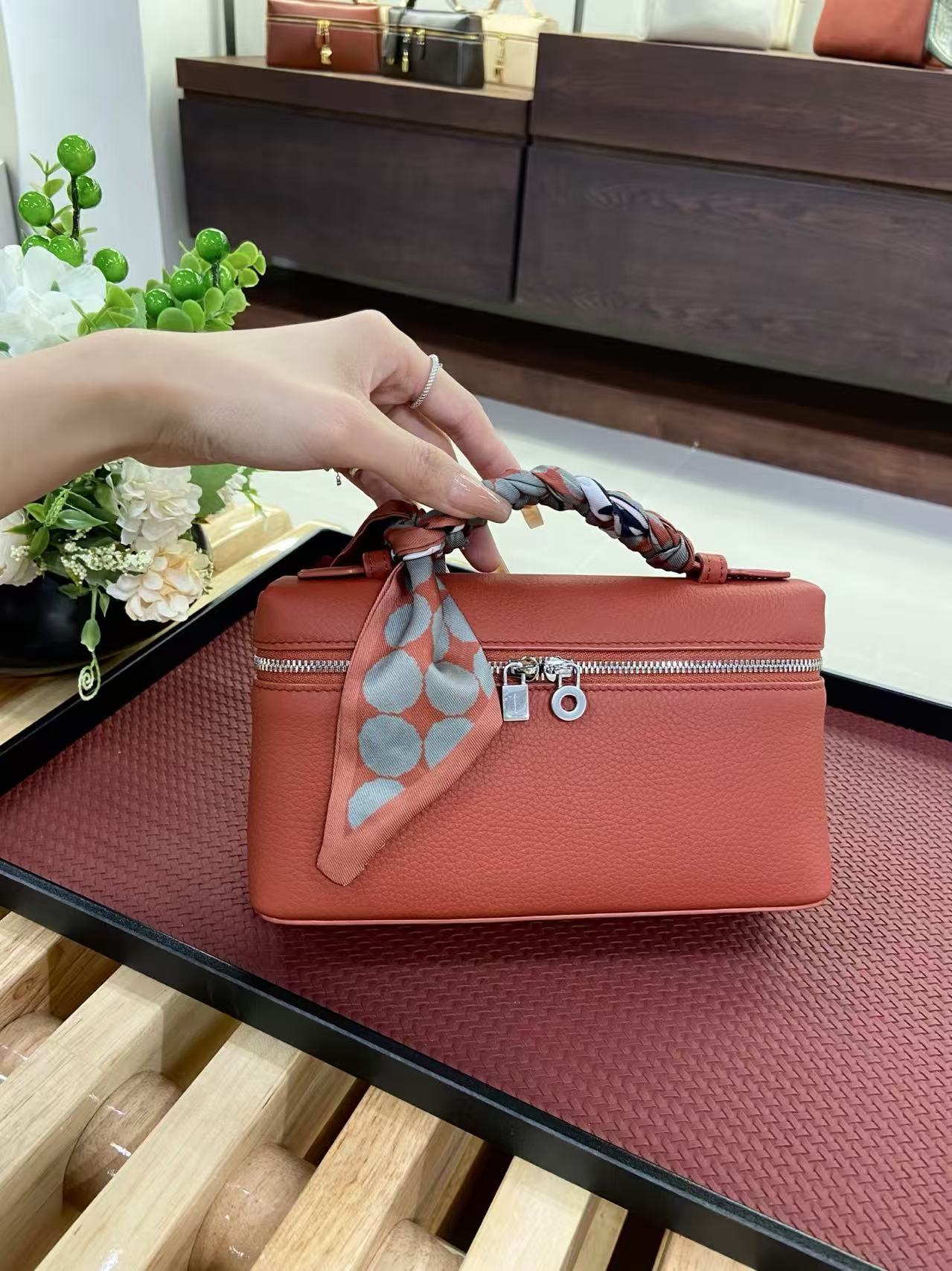 로로피아나 Loro Piana 19 보나도 牛皮珊瑚红
