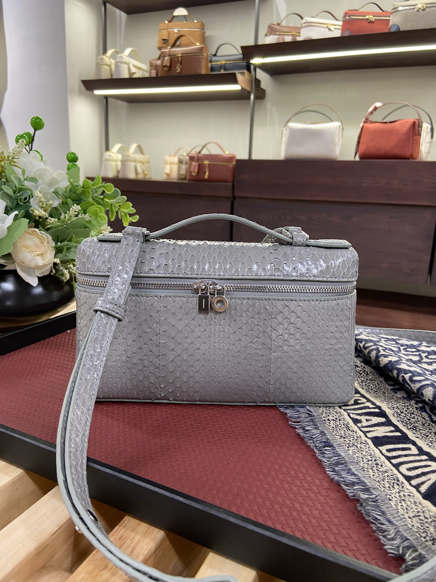 로로피아나 Loro Piana 19 뱀가죽 蛇皮水泥灰
