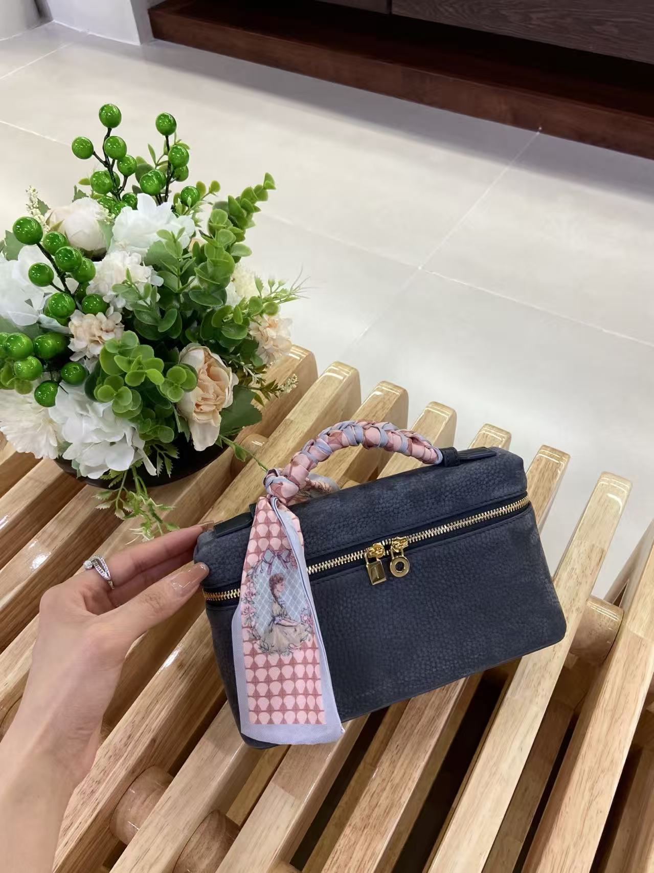 로로피아나 Loro Piana 19 누벅 丝绒灰