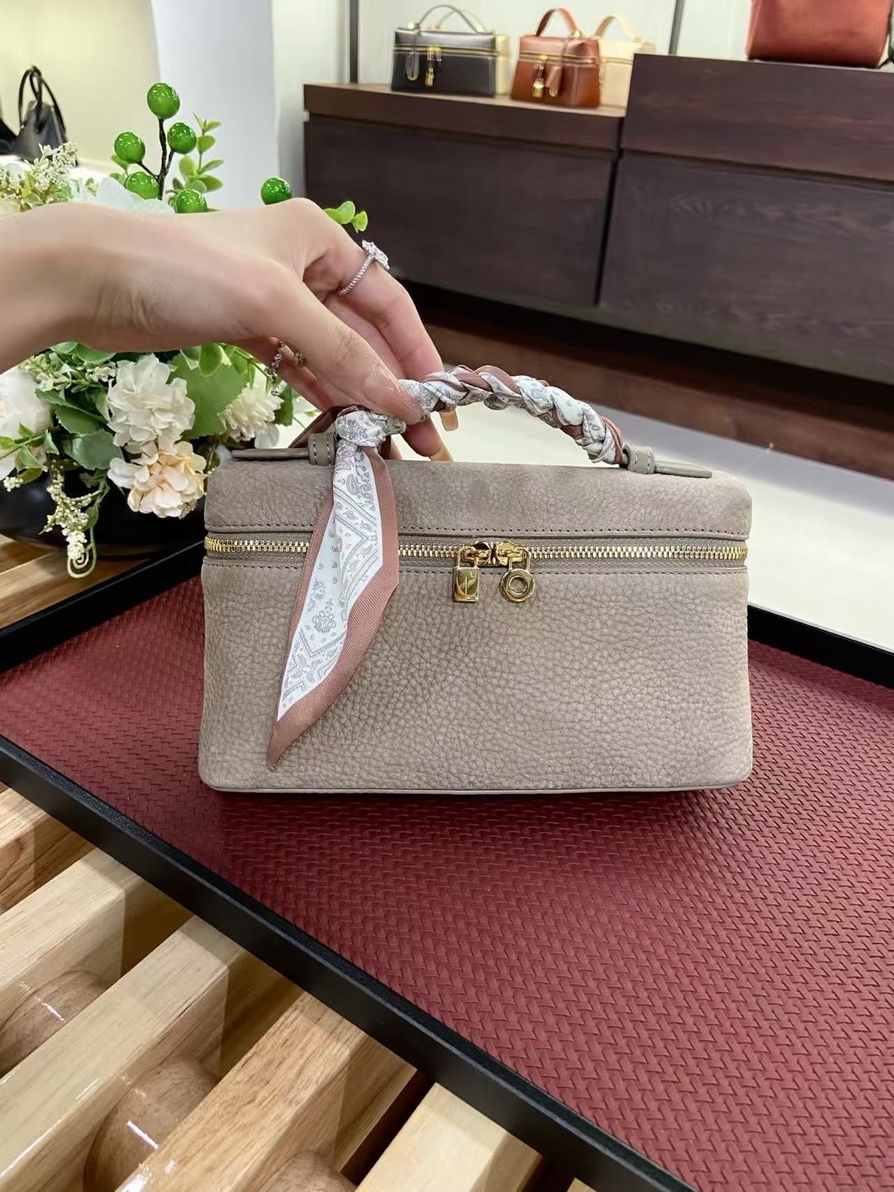 로로피아나 Loro Piana 19 누벅 丝绒卡其