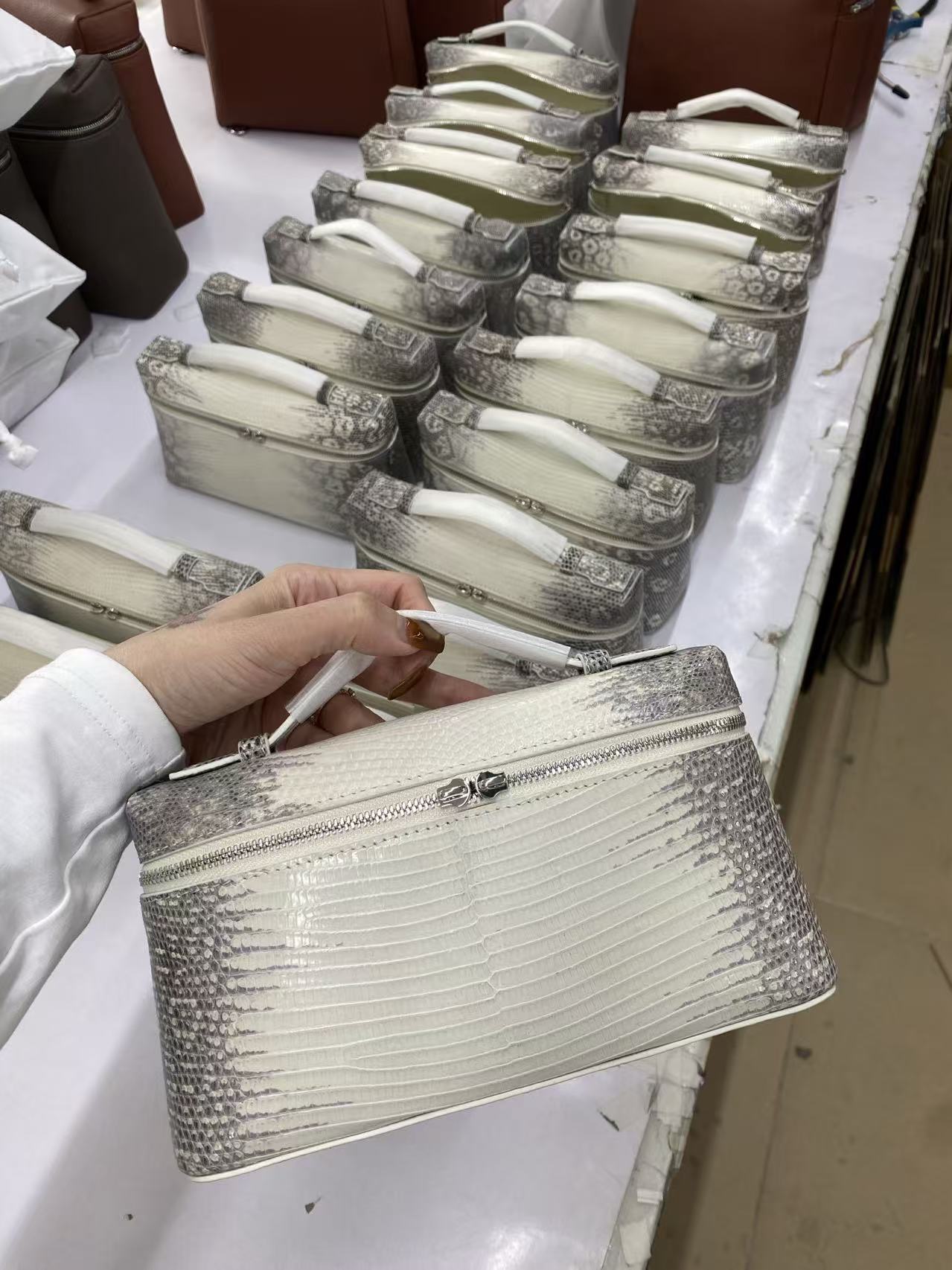 로로피아나 Loro Piana 27 도마뱀가죽 蜴皮喜马拉雅