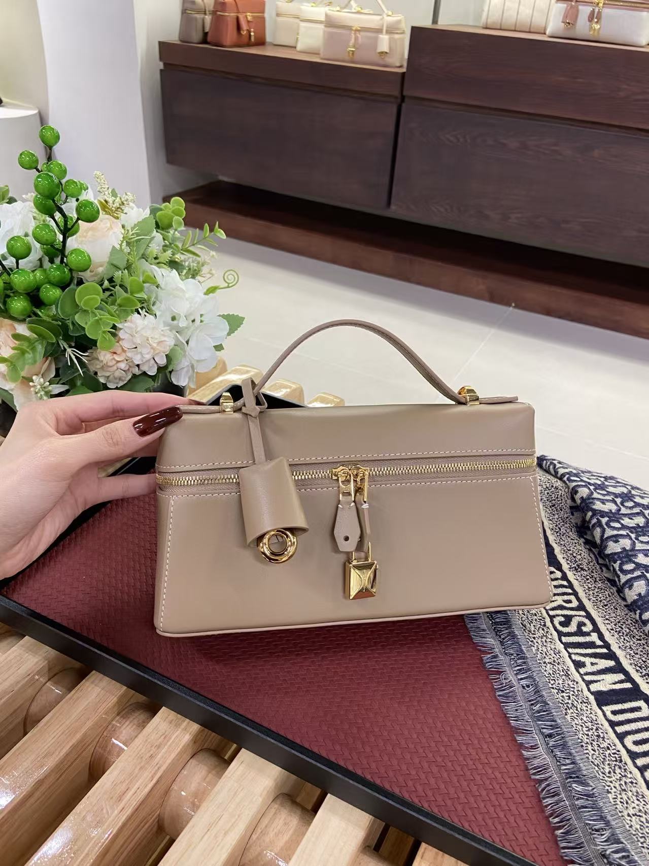 로로피아나 Loro Piana 23 새들가죽 平纹奶糕