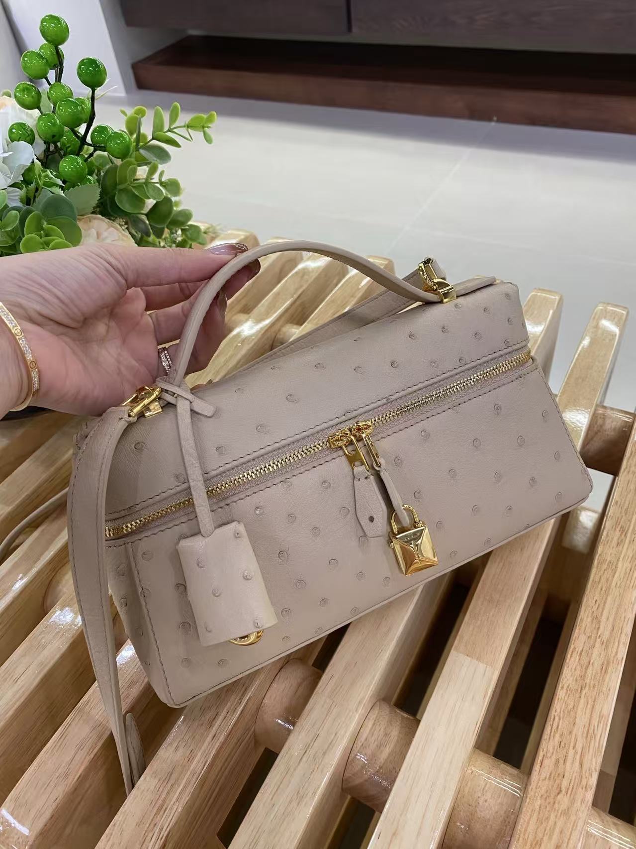 로로피아나 Loro Piana 23 타조가죽 鸵鸟皮奶茶色