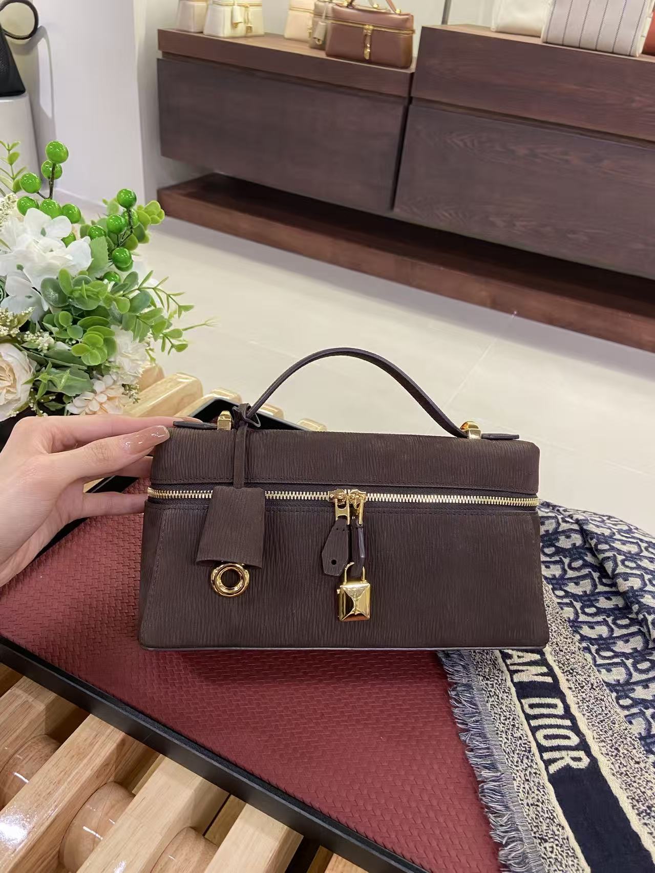 로로피아나 Loro Piana 23 GR누벅  牙签纹深褐色