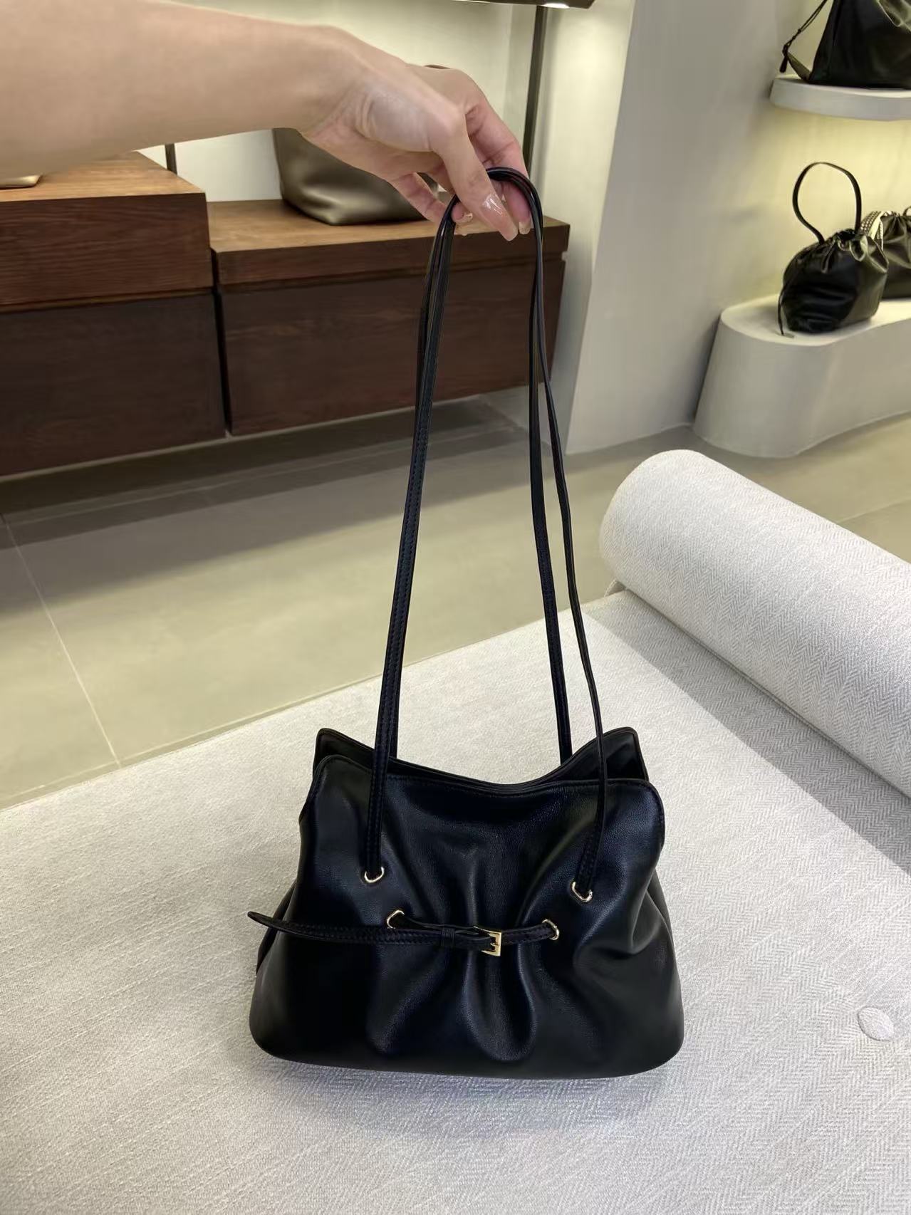 프라다 Prada 다다백 블랙 经典黑