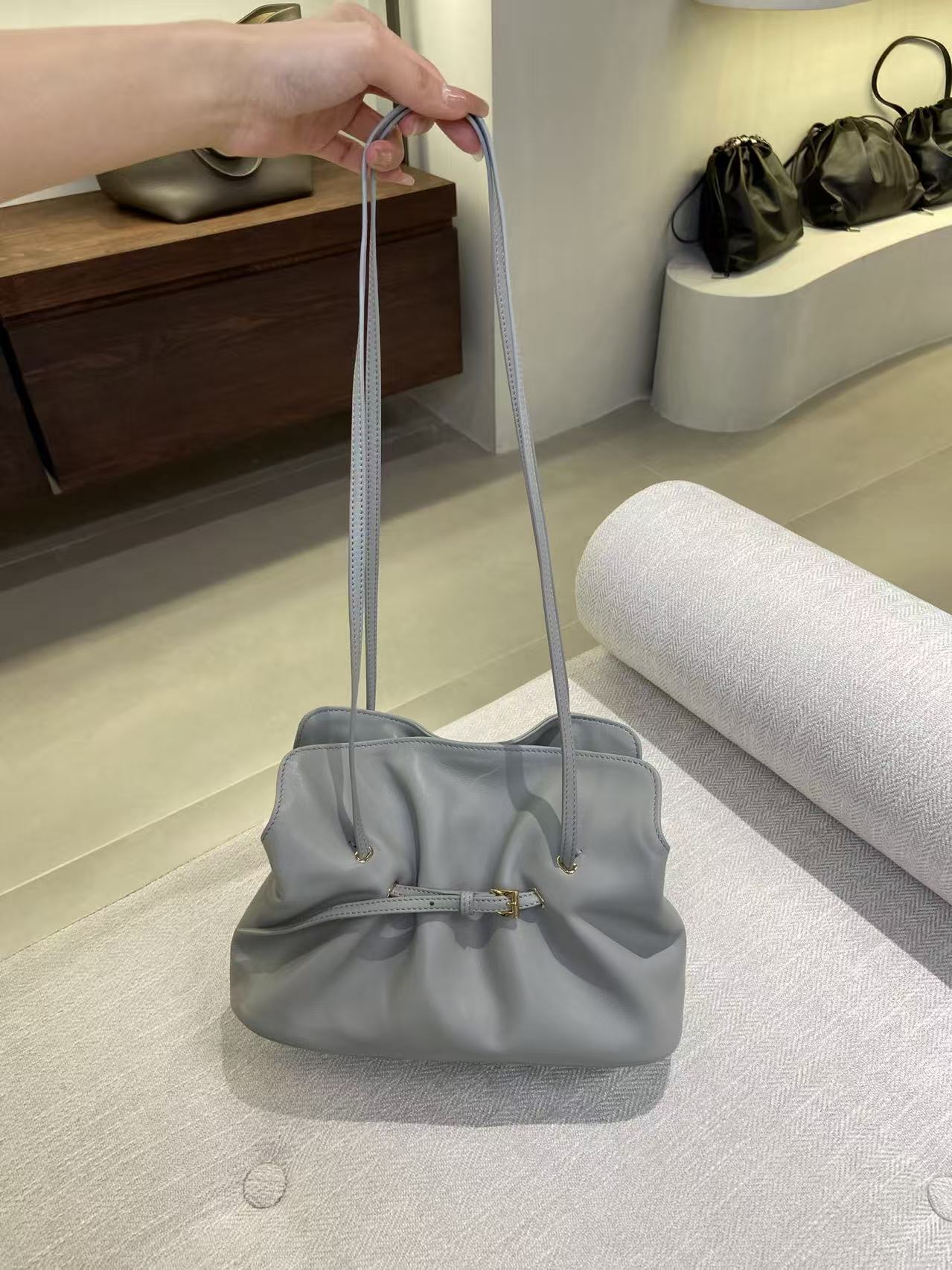 프라다 Prada 다다백 그레이 岩石灰